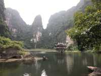 🚣‍♀️✨ Tranquility in Trang An – A Scenic River Rafting Experience in Vietnam