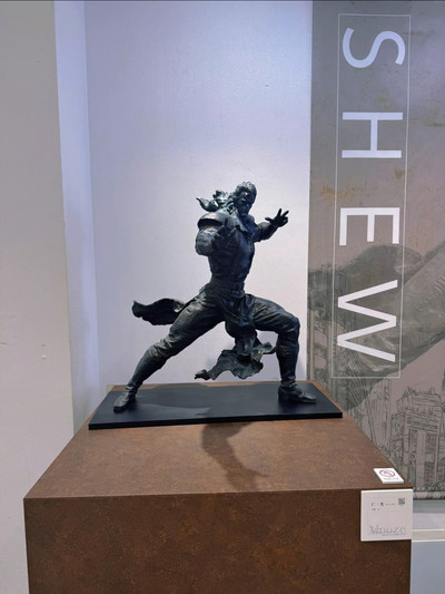 入場無料！北斗の拳のトキ、シュウの彫刻アートが間近で楽しめる展示