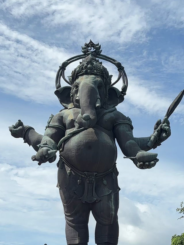อุทยานพระพิฆเนศ  องค์ยืน