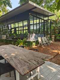 The Hidden Resort & Restaurant รีสอร์ทลับในป่า
