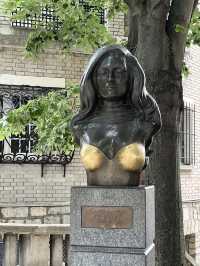 파리의 숨은 보석 같은 공간, 달리아 광장(Place Dalida)