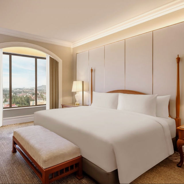 A Sophisticated Stay Rooted in Warm Tradition A Sophisticated Stay Rooted in Warm Tradition