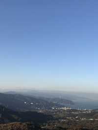 【静岡県　伊東市　富士山を望む大室山リフトとお鉢周り】