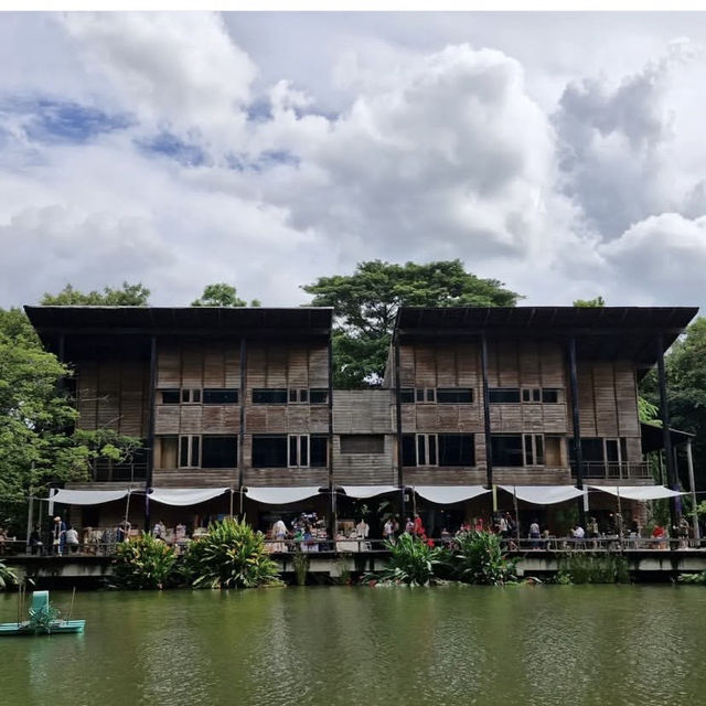 Little Tree Grocery คาเฟ่เล็ก ๆ บรรยากาศอบอุ่น 