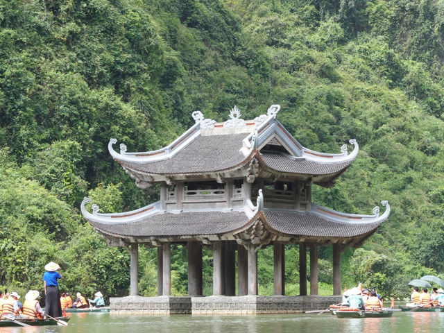 Embrace Serenity in Ninh Binh: Vietnam's Underrated "Halong Bay on Land"! 🏞️