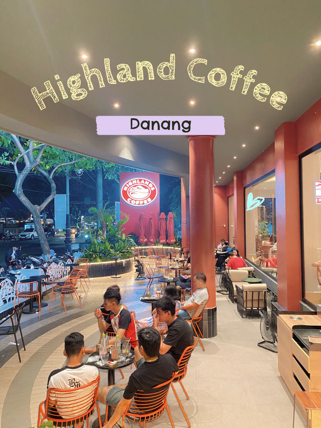 Highlands Coffee สาขาริมแม่น้ำฮาน ดานัง