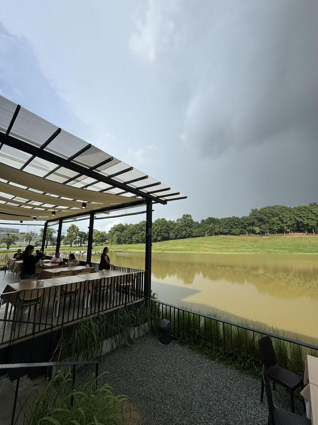 คาเฟ่กลางธรรมชาติ วิวอ่างเก็บน้ำ ที่กาปี้ป่าร่า ชล