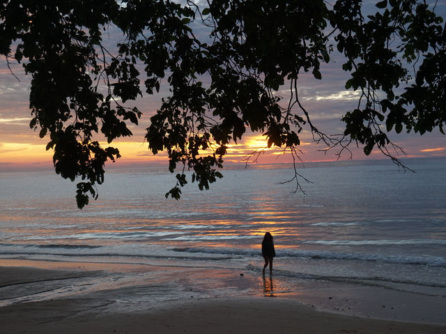 Sunset Therapy at Tioman Beach – Nature’s Best Show, No Ticket Needed