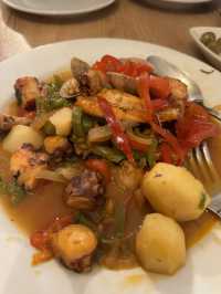 따뜻한 서비스와 바다 맛이 흐르는 레스토랑 – Cantinho