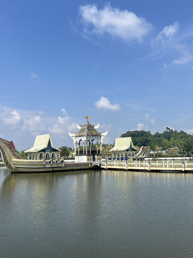 🕌 Royal Reflections in Brunei: Omar Ali Saifuddien Mosque