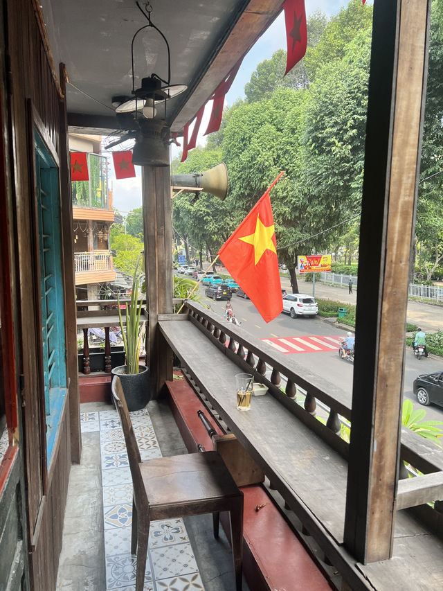 Tiem Caphe Saigon: A Retro Flashback