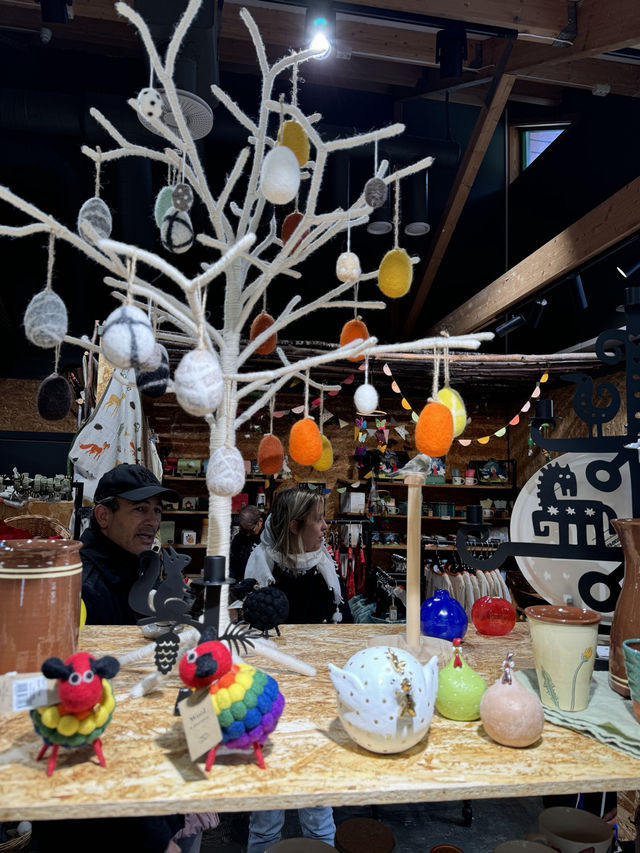 산과 물이 어우러진 마을, 플롬