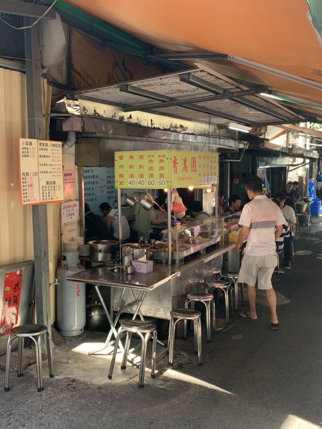 【台北ローカル飯の真骨頂】香滿園魯肉飯で白米が秒速で消えた話
