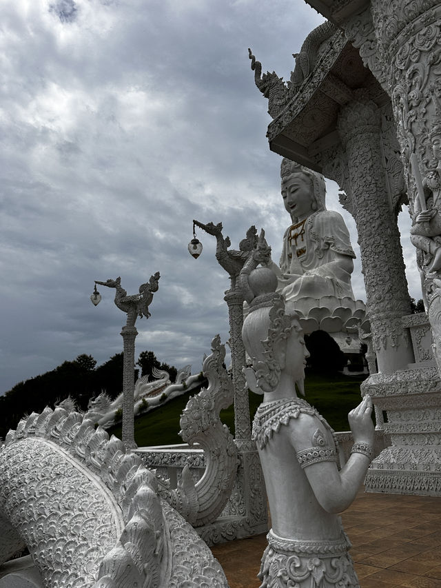 Wat Huay Pla Kang the peace dragons tower 