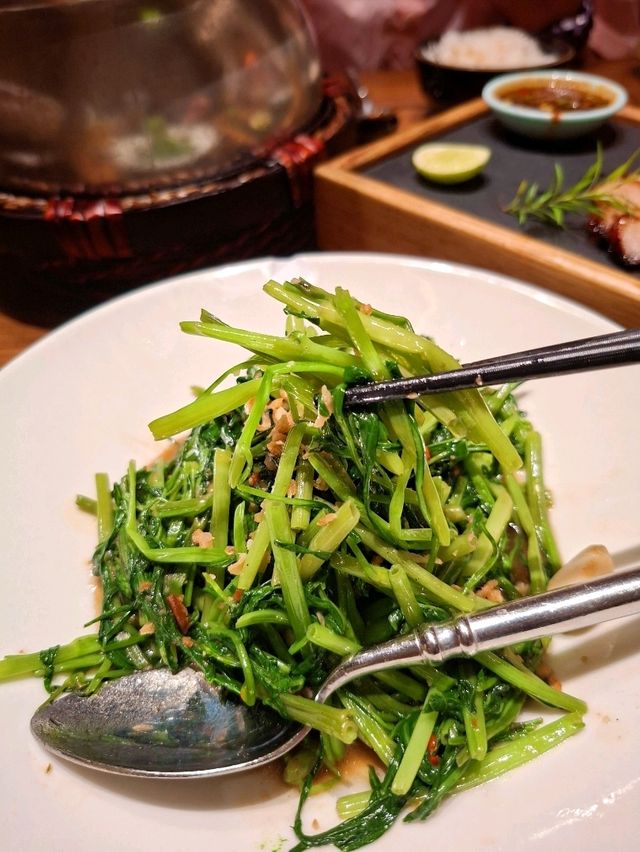 炭燒豬頸肉，外脆內嫩，滿足味蕾