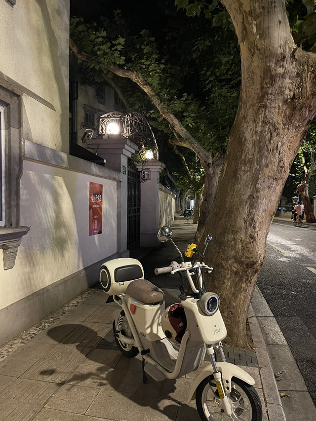 Shanghai Night Walk – Exploring North Bund’s Skyline Magic and Wu Kang Road’s Historic Charm 🌆✨