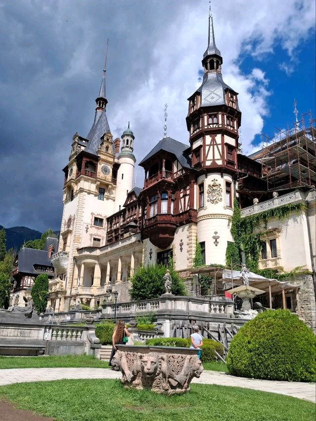 Exploring the Elegance of Peleș Castle Exploring the Elegance of Peleș Castle