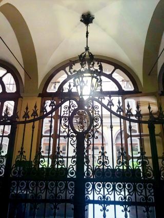 🇮🇹 The "Shaded Portico" I Encountered in Bologna—Visiting Palazzo Malvezzi de' Medici