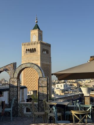☕ Rooftop cafe with Medina scenery, Panorama 🌿