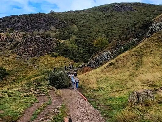 ⛰️ Hike to the Top of Arthur’s Seat 🌿  ⛰️ Hike to the Top of Arthur’s Seat 🌿