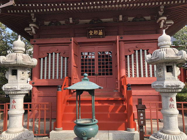 Morning stroll in Asakusa: Timeless Charm of Sensoji Temple⛩️