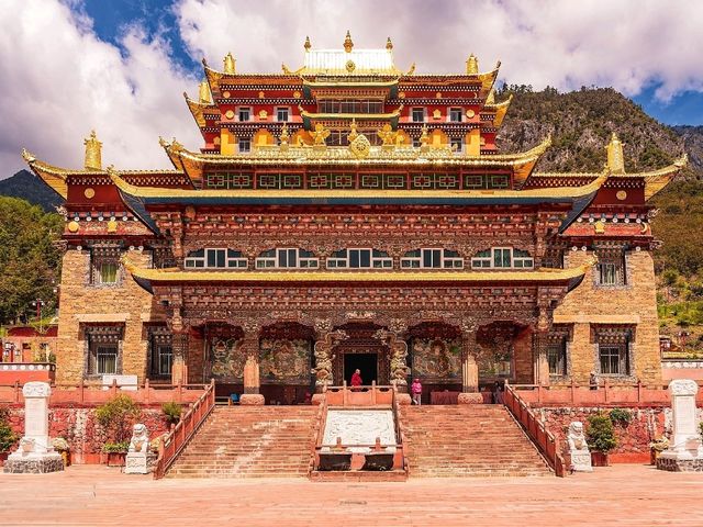 “Whispers of Faith at Muli Grand Monastery”