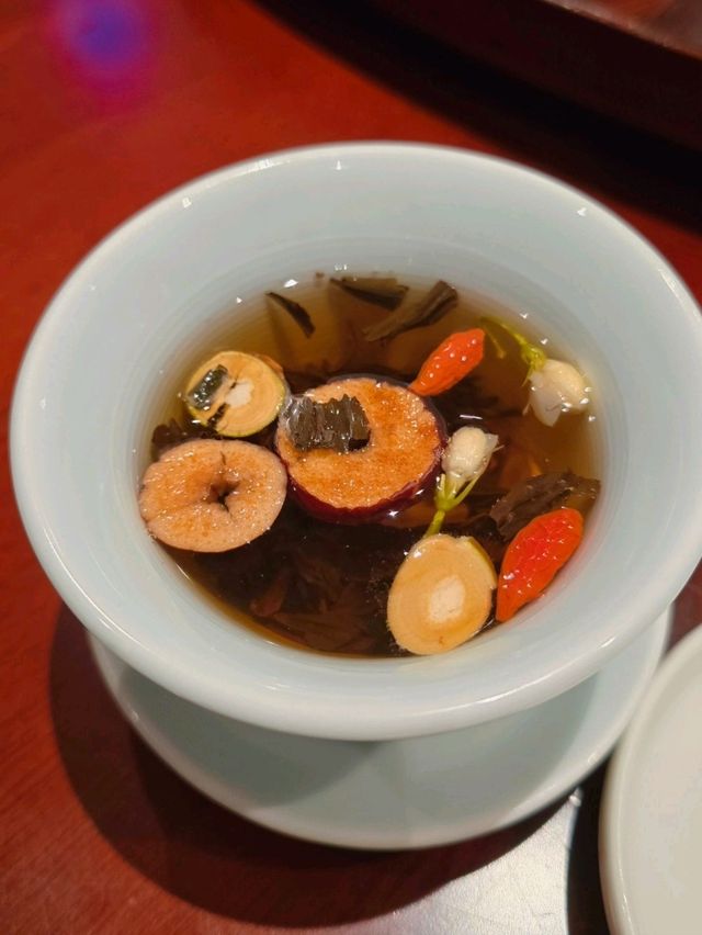 중국 대련 필수 맛집! 오픈 키친이 있는 고급 해물요리 '시딩 성게만두'