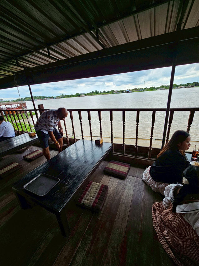 ร้านอาหาร บ้านระเบียงน้ำ
