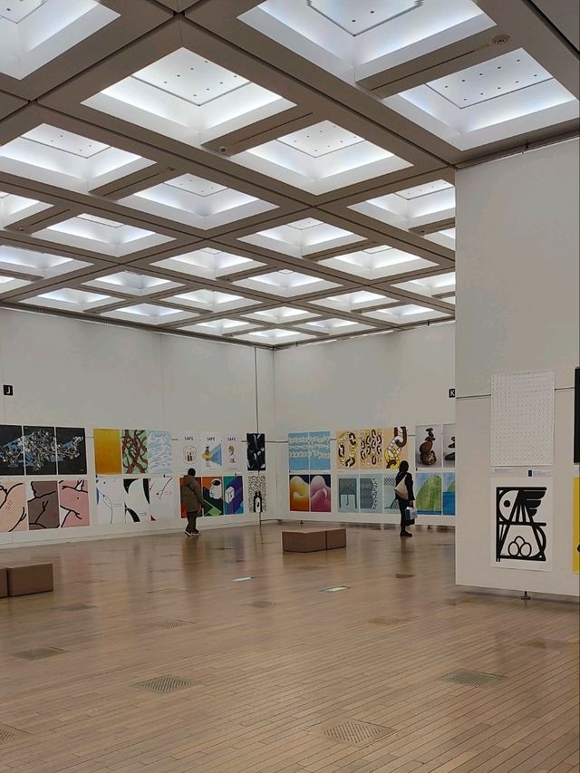 東京國立新美術館 光影與幾何之美 東京國立新美術館 光影與幾何之美