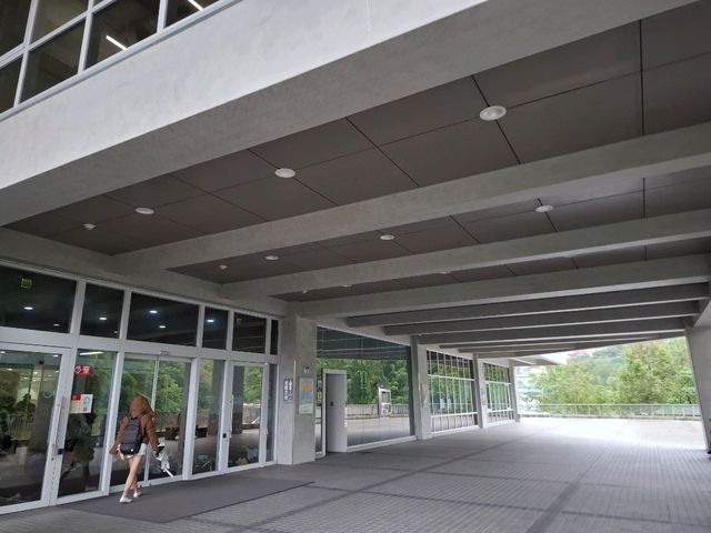 政大達賢圖書館是政治大學近年最具代表性的校園地標之一,以現代感十足的建築設計,重新定義大學圖書館的樣貌 政大達賢圖書館是政治大學近年最具代表性的校園地標之一,以現代感十足的建築設計,重新定義大學圖書館的樣貌