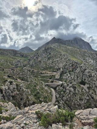 🛣️ The winding road that continues on endlessly, the Sakalobra Viewpoint 🛣️