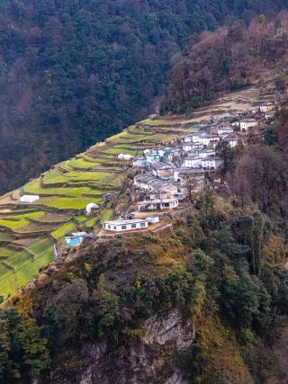 หมู่บ้านดั้งเดิมของบาจูรา: อัญมณีที่ซ่อนเร้นแห่งความมหัศจรรย์ทางสถาปัตยกรรม 🏠✨