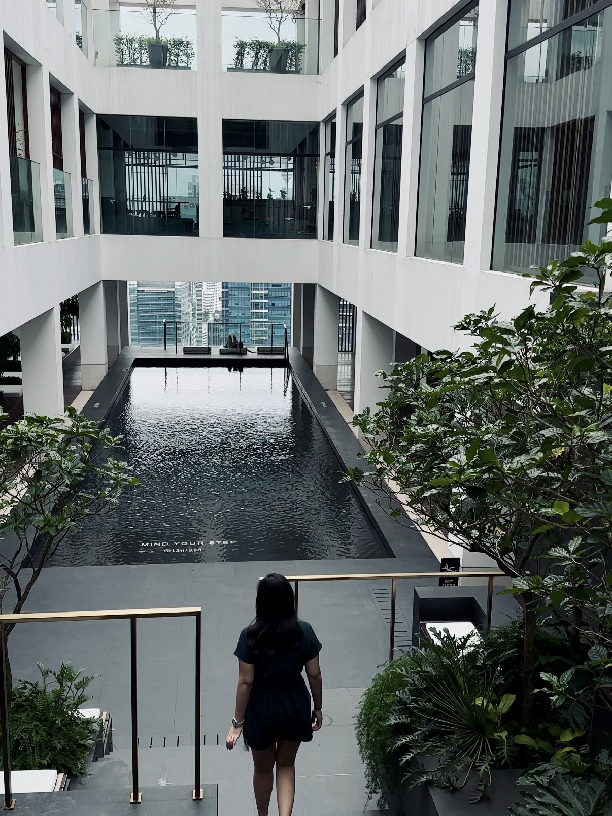 Alila Bangsar isn’t just a hotel, it’s a peaceful retreat floating above the city’s hustle. From the breathtaking sky lobby to the elegant, minimalist interiors, every corner feels thoughtfully designed.

Waking up to skyline views, spending the afternoon by the infinity pool, and ending the day with a cocktail overlooking Kuala Lumpur… this is slow luxury at its best.

What stood out:
✨ Stunning architecture and interior design
✨ Spacious rooms with floor-to-ceiling windows
✨ Beautiful infinity pool with panoramic city views
✨ Excellent service that makes you feel genuinely welcome
✨ Direct access to the LRT for convenient city exploration

Things to note:
· It’s not in the heart of the tourist district, but that’s exactly what makes it feel like a true escape.
· The atmosphere is quiet and relaxed, perfect if you prefer boutique luxury over crowded hotels.

Would I stay here again? Absolutely.

⭐️ 9.2/10
