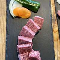 北海道白老郡_「Shiraoi Beef Shop Iwasaki Omotenashi-tei 白老牛の店いわさき おもてなし亭」必吃白老牛又嫩油質多，實在太好吃了😋