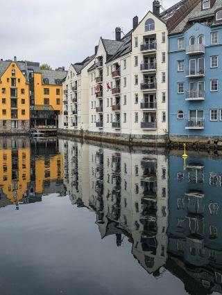 [奧勒松🇳🇴] 下雨天在城裡悠閒漫步。