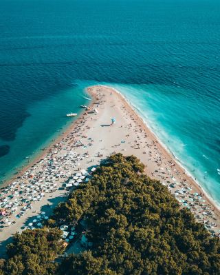 ☀️ Пляж Золотой Рог: популярный в Instagram райский уголок Хорватии 🌴🍻