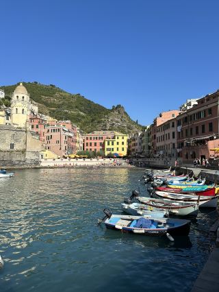 Vernazza：五漁村的皇冠明珠，擁有標誌性的港口與繽紛懸崖魅力 