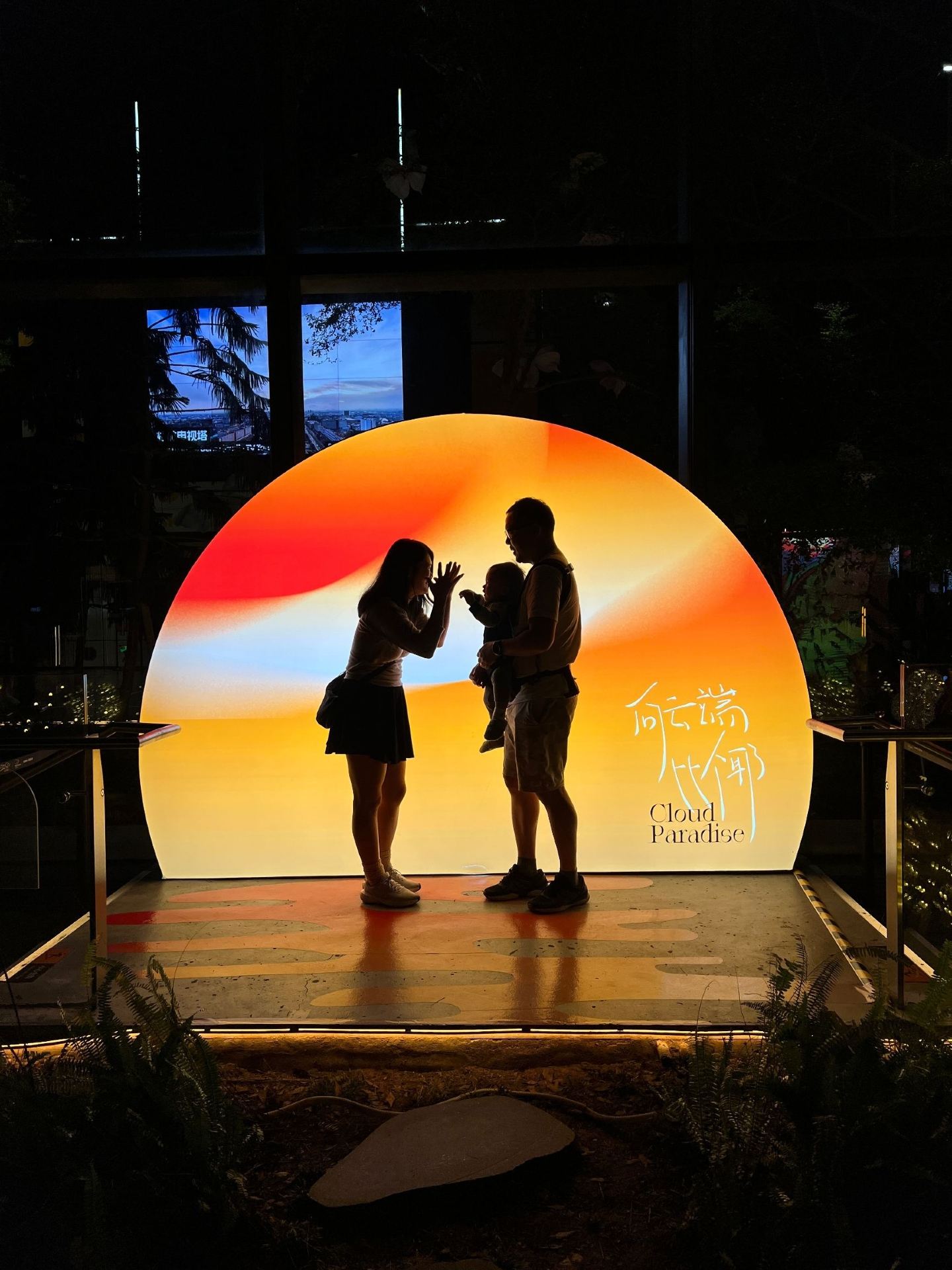 【Chongqing · Exploration Deck Sky Park】 Raffles Exploration Deck · Sky Park | A 250m High Bird's-Eye View & Romantic Silhouette Spot.