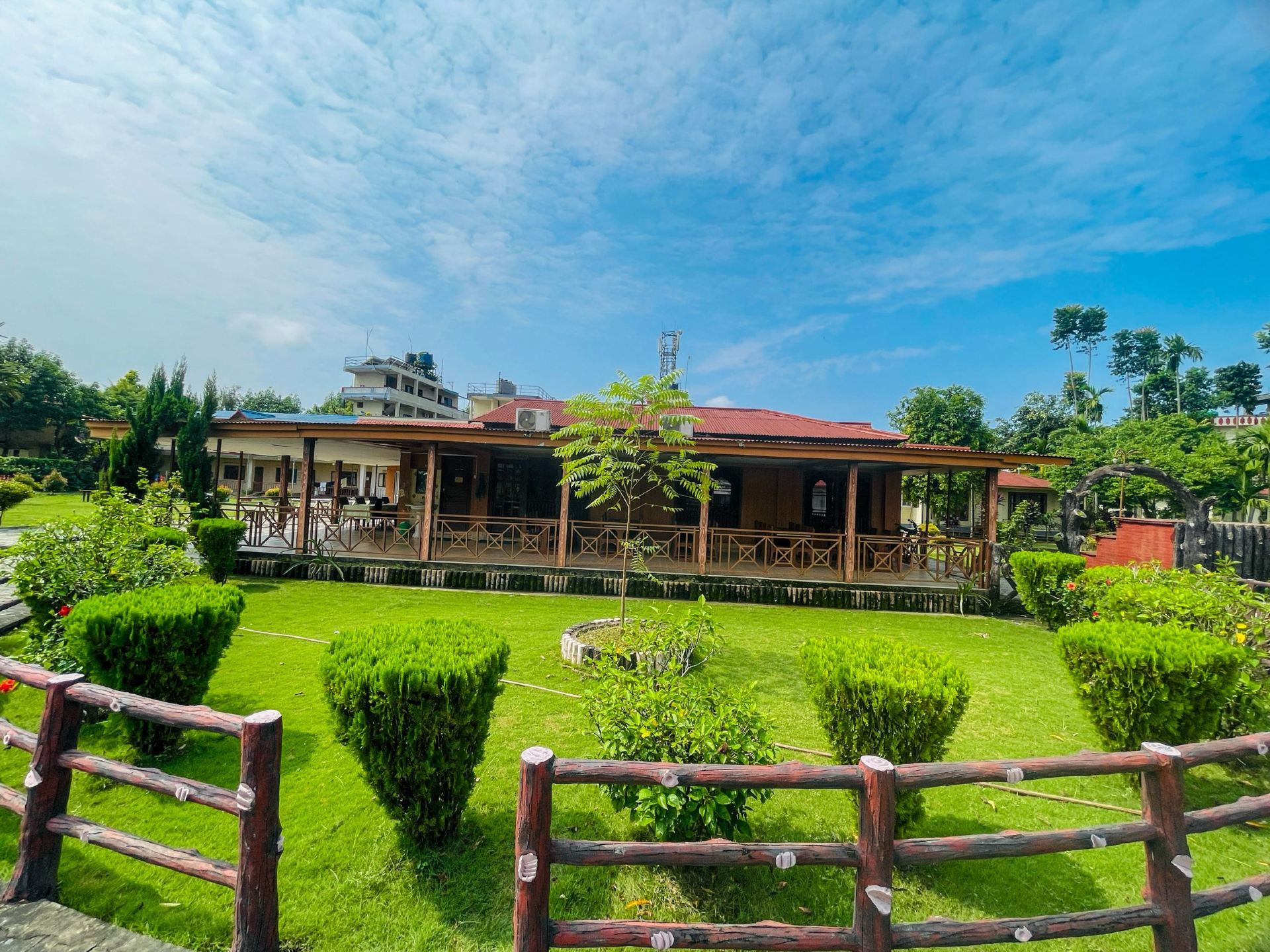 The Ultimate Stay in Sauraha, Chitwan: Hotel Wildlife Camp Review 🦏🌴