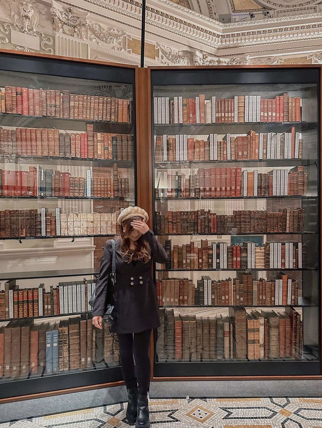 【美しすぎる図書館】まるで美術館のように輝く巨大ライブラリー