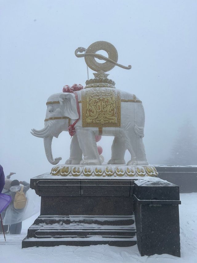 Emei Mountain - Elephants and Bodhisattvas abound on Ermei Shan.