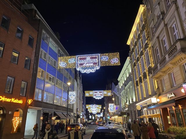 A Dazzling Tapestry of London Christmas Light