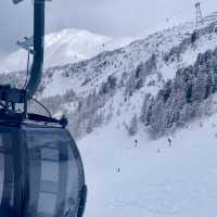 A Snowy Paradise for Ski Enthusiasts ❄️