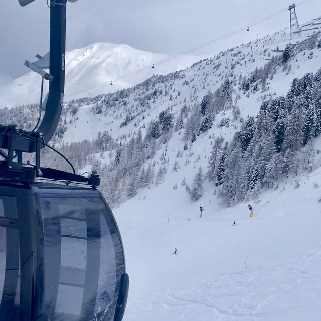 A Snowy Paradise for Ski Enthusiasts ❄️