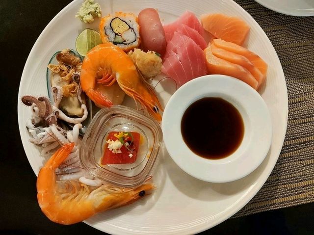 บุฟเฟต์ Friday Lunch ดีๆบรรยากาศร่มรื่น