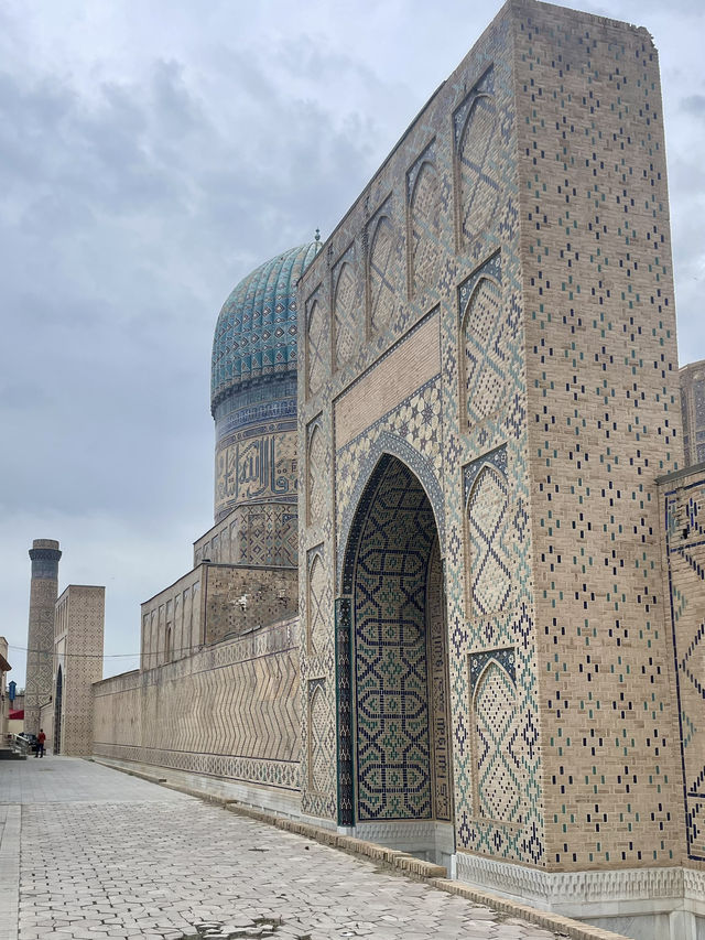 The Bibi-Khanym Mosque