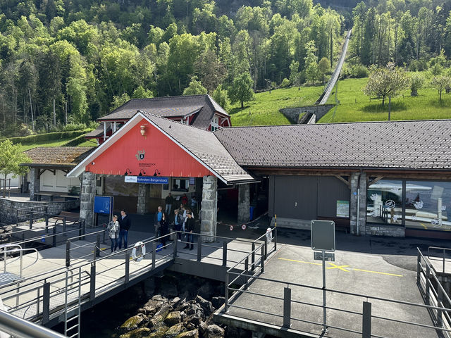 Breathtaking Views and Lakeside Bliss at Luzern Bahnhofquai