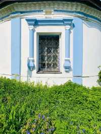 Znamensky Church Complex & Bell Tower: A Spiritual Beacon in Yuryev-Polsky