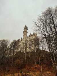 Straight out of a fairytale — welcome to Schloss Neuschwanstein 🏰✨