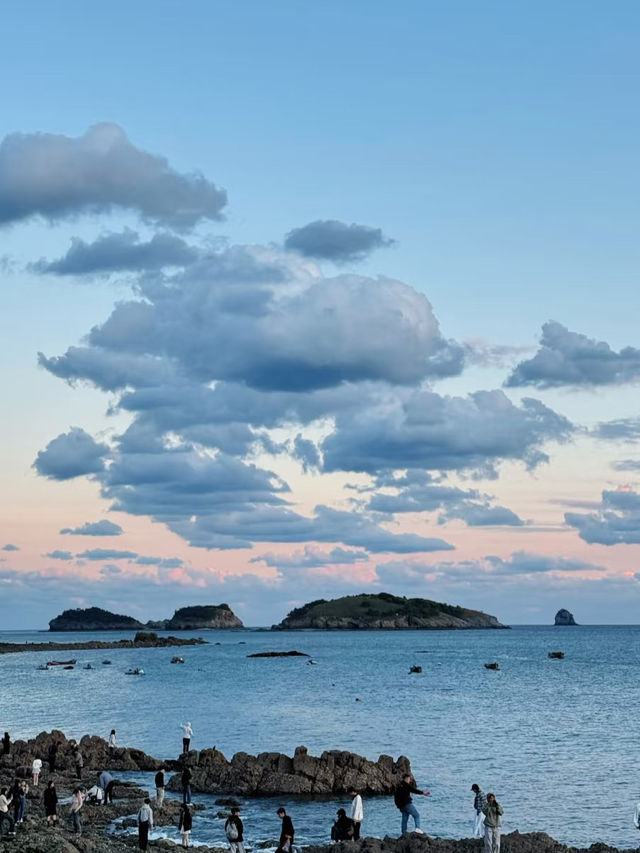 Golden Shores and Sculpted Cliffs: A Day in Dalian’s Jinshitan